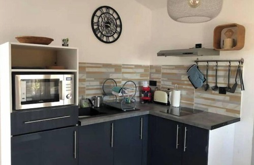 Roquebrune-sur-Argens Apartment | El paraiso self-contained studio in the center of Roquebrune sur argens