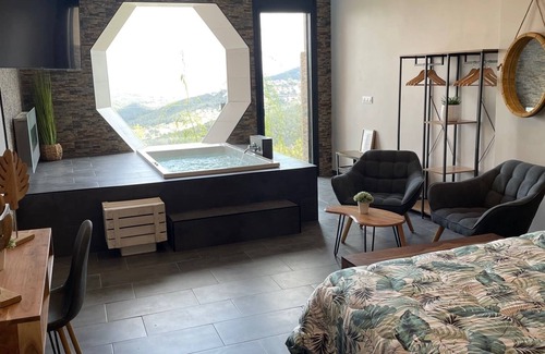 Torrelles de Llobregat Hotel | El Petit Mirador