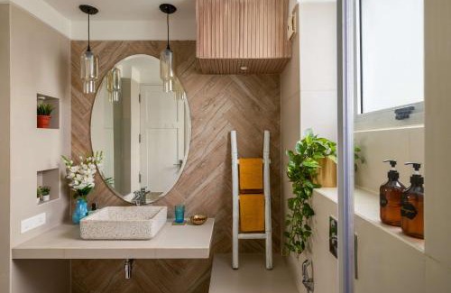 Parra Apartment | El Raso, Premium 1 BHK Apartments with Shared Pool, just 2 mins drive from famous Parra Coconut Tree Road, 24x7 Security, Kitchen, Daily Housekeeping