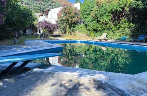 Perivolia Villa | Elafonisi Manor with Private Pool & Jaccuzi