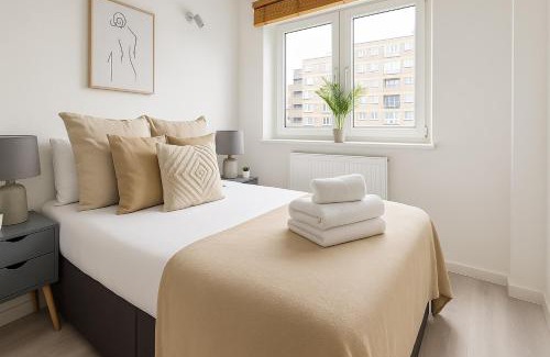 Avonmore and Brook Green Apartment | Elegant 2 Bedroom Apartment in Battersea