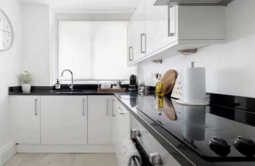 Brompton & Hans Town Apartment | Elegant 3-Bedroom Luxury Retreat in Prestigious Cadogan Square