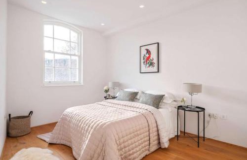 Angel Apartment | Elegant 4-Bed House Near Angel & Upper Sreet