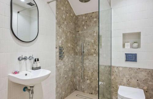 Angel Apartment | Elegant 4-Bed House Near Angel & Upper Sreet