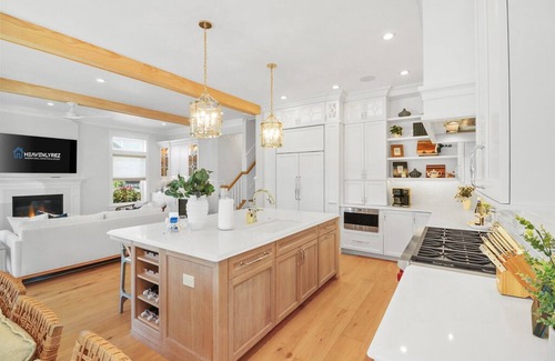 North End Condo | Elegant 6-Bedroom Condo—Garage & Porch Bliss