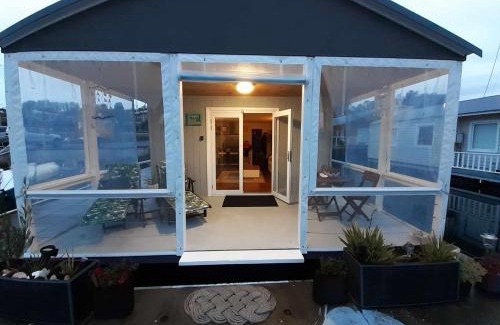 Huon Valley Boat Rental | Elegant and scenic floating boat house