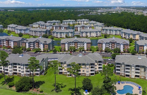 Central Myrtle Beach Condo | Elegant and Spacious Myrtle Beach Condo Overlooking Magnolia Pointe Lake
