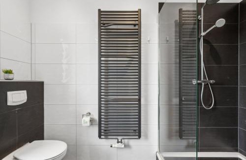 Bismarck Apartment | Elegant & Bright ~ Near Schalke 04 ~ Office ~ Free Parking!