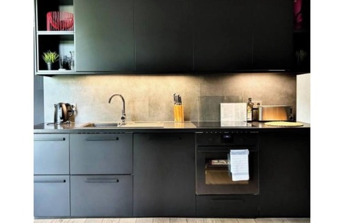 Neukoelln Apartment | Elegant & Central: 3-Bedroom Designer Apartment with Balcony in Berlin