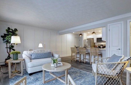 Spenard Apartment | Elegant Charm in Anchorage