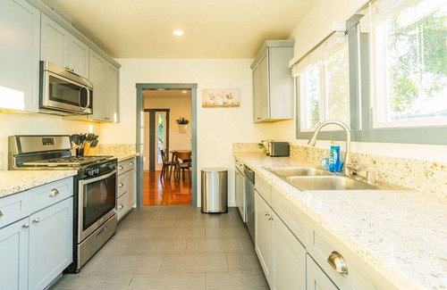 Glendora House | Elegant Comfort on Historic Route 66 Attractions