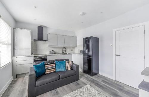 Selhurst Apartment | Elegant Croydon Apartment - Central location - Easy access to London Bridge and Gatwick Airport