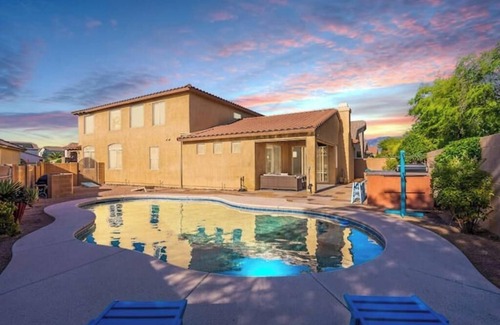 Rancho Vistoso House | Elegant desert getaway. 4 bedroom 2.5 bath. Sleeps 8. Heated pool. Outdoor BBQ.