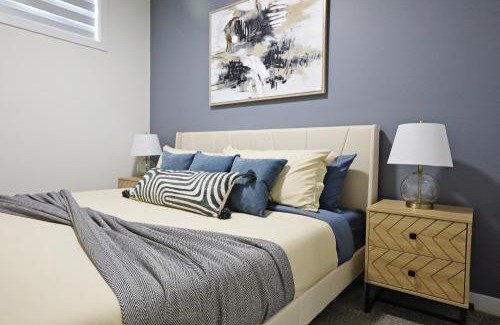 Northwest Edmonton House | Elegant Escape with King Bed, Long Stays, WEM, Disney