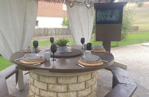 Torrenieri Apartment | Elegant holiday home with WIFI and garden in the heart of the Crete Senesi