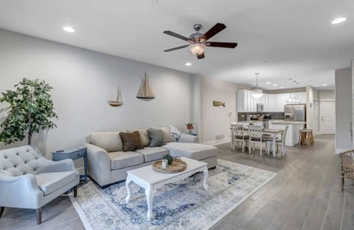 Jacksonville Beach House | Elegant Home - Perfect Location!