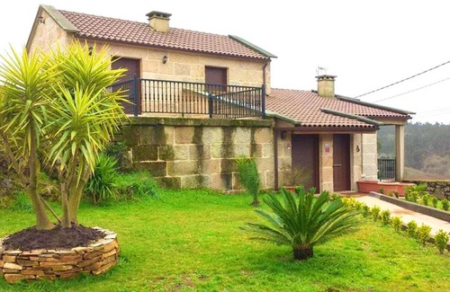 A Lama House | Elegant House in Pontevedra + Private Pool