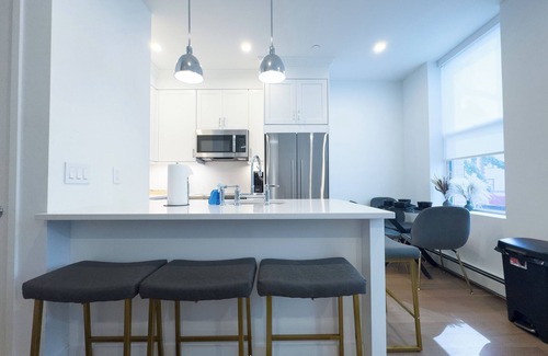 Midtown East Apartment | Elegant Midtown East Duplex – 3BR w/Designer Finishes