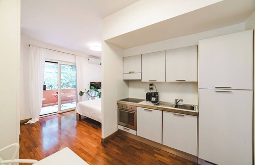 Camilluccia Apartment | Elegant Rome Stay - Balcony, Netflix, Fast Wi-Fi & Nature