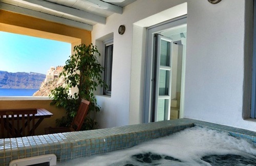 Oia Villa | Elegant Santorini House | 1 Bedroom Villa | Caldera View-Outdoor Hot Tub | Oia