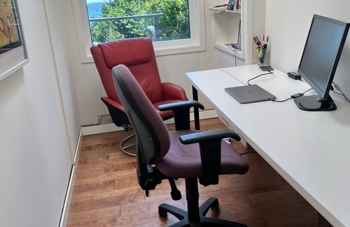 Salt Spring Island Cottage | Elegant three-bedroom Salt Spring Island home with view