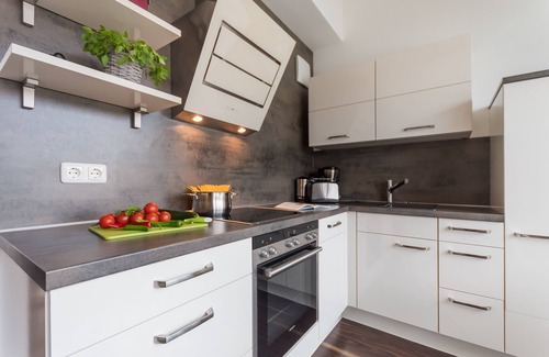 Juliusruh Apartment | Elegant vacation apartment with south-facing balcony, 100 m to the beach