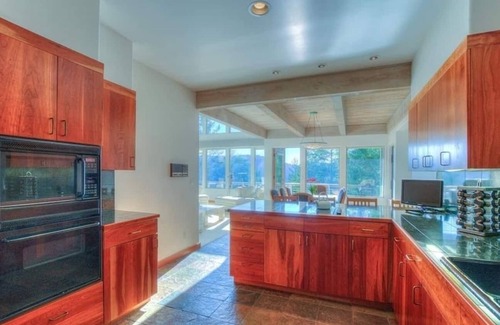 Olga House | Elegant Water View, Walk to Moran State Park, Kayak, Trails, Rosario Resort, Minutes to Town