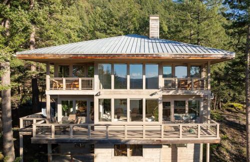 Eastsound House | Elegant Water View, Walk To Moran State Park