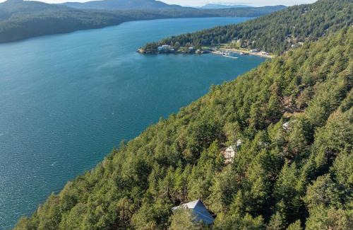 Eastsound House | Elegant Water View, Walk To Moran State Park