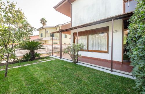 Tremestieri Etneo Villa | Elegante Villa con Giardino tra Catania ed Etna