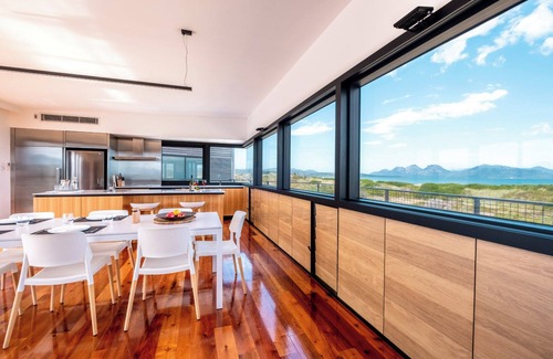 Dolphin Sands House | Elements - Freycinet Holiday Houses