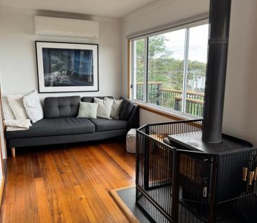 Eaglehawk Neck House | Elevated 3BR, ocean views, pool table, Pirates Bay