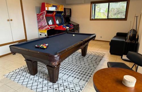 Eaglehawk Neck House | Elevated 3BR, ocean views, pool table, Pirates Bay