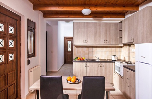 Palaiokastro Villa | Elia 4 maisonette,Near Heraklion, beach & taverns