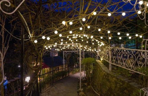 Bhediyana Villa | ELIVAAS Zephyr Sierra - 2 BHK Hillside Retreat With Common Pool, Gym & Restaurant