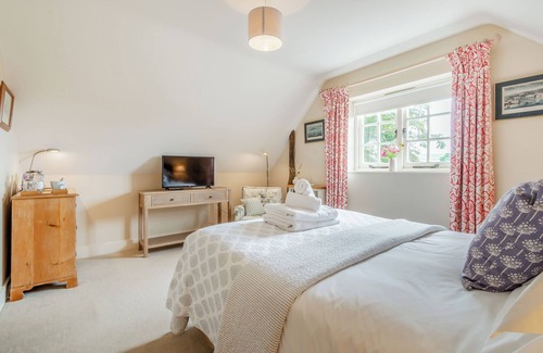 East Dean and Friston Hotel | Elizabeth -Tiger Inn