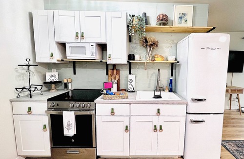 Brookfield West Apartment | Elle’s Place at Little Bridgewater