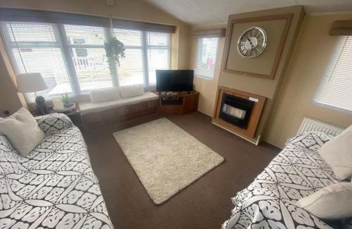 Towyn House | ellies caravan hire 8 berth