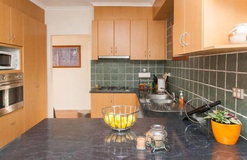 Eltham House | Eltham Retreat Guest House - Warm & Bright Home