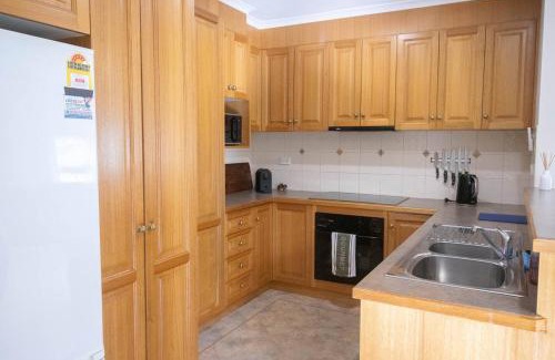 Ballarat East House | Elva On Victoria - 2-br Victorian Home Near Shops