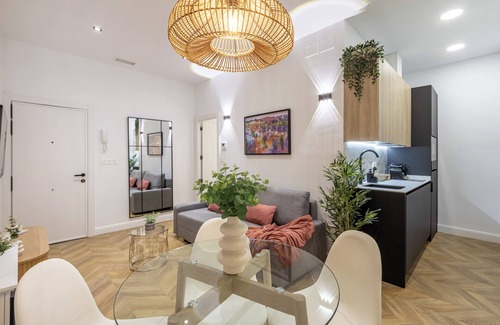 Centro - Sagrario Apartment | Elvira Elegant Suite: very central next to Cathedral and Albaicin