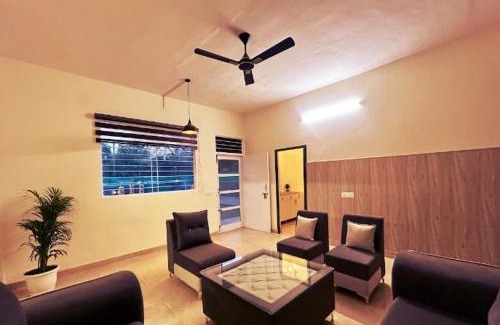 Biloli Hotel | Embassy Loagde Inn