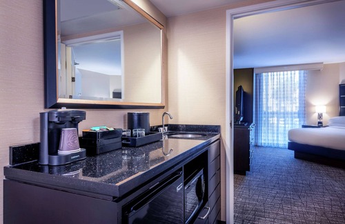 Los Angeles Hotel | Embassy Suites by Hilton Los Angeles International Airport North