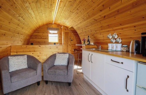 Llanfair Caereinion Cottage | EMBDEN POD AT BANWY GLAMPING, pet friendly in Llanfair Caereinion