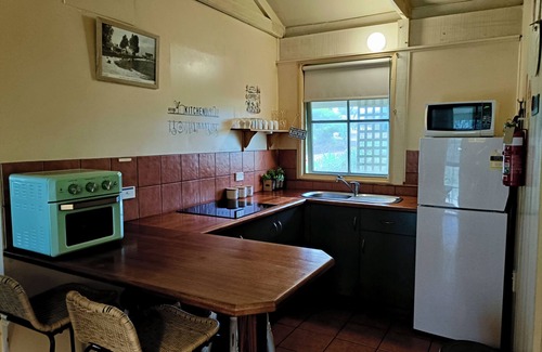 Kalimna Ski Chalet | Emberpine Cottage 1 (1Queen+2Twins)SPA & WoodStove