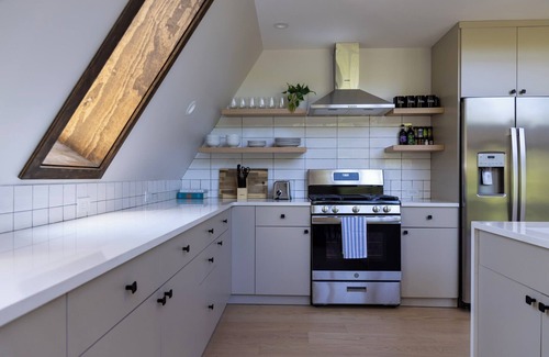Catskill House | Emberwood Lodge - Luxury Cabin, Kid Friendly