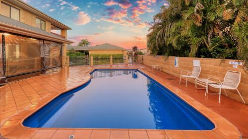 Emerald Hotel | Emerald Gardens Motel & Apartments