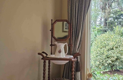 Emerald House | Emerald Kookaburra Hideaway