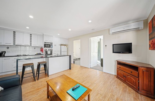 Emerald Apartment | Emerald Motel Apartments