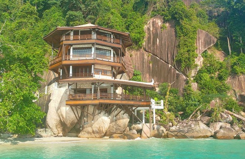 Tioman Island Resort | Emperor Resort By Bugis